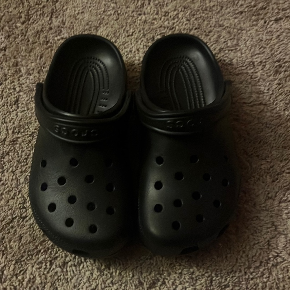 black crocs
